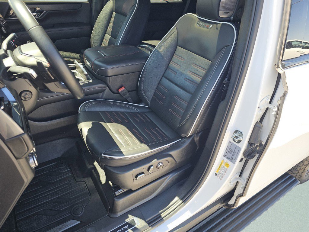 Used 2025 GMC Yukon AT4 Ultimate w/ LPO, Floor Liner Package AWD/4WD image 6