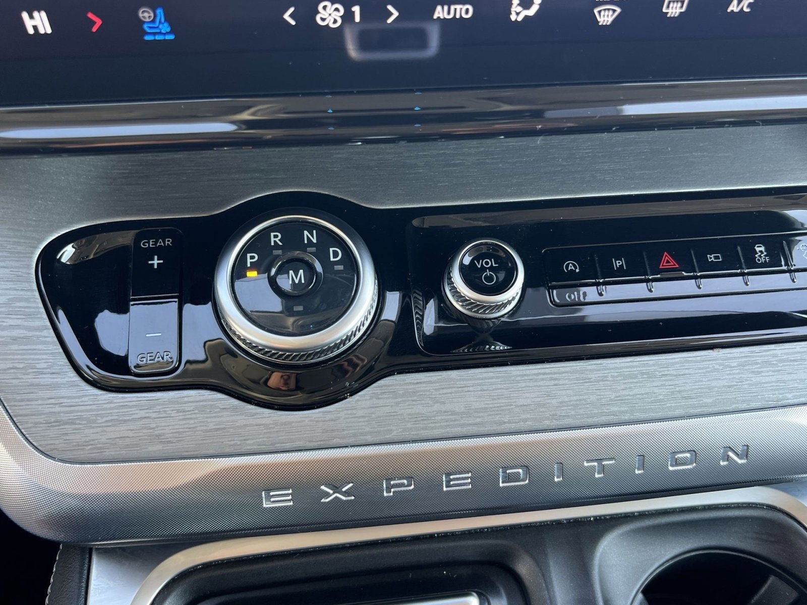 Certified 2025 Ford Expedition Platinum image 22