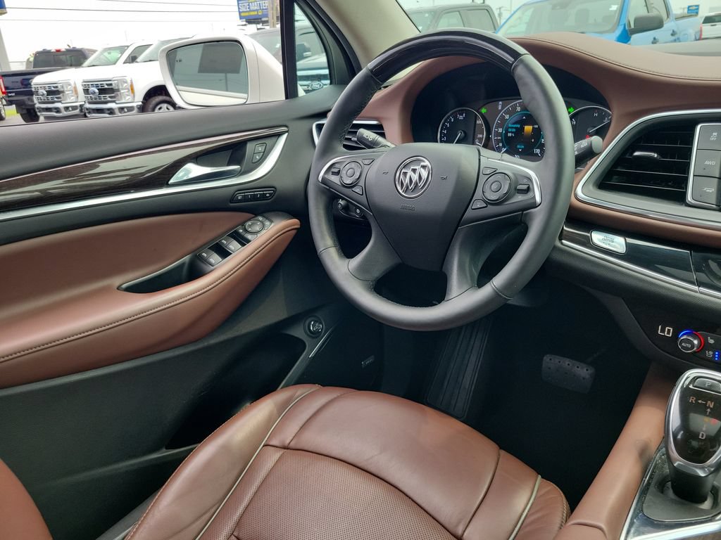 Used 2018 Buick Enclave Avenir w/ Avenir Technology Package AWD/4WD image 13