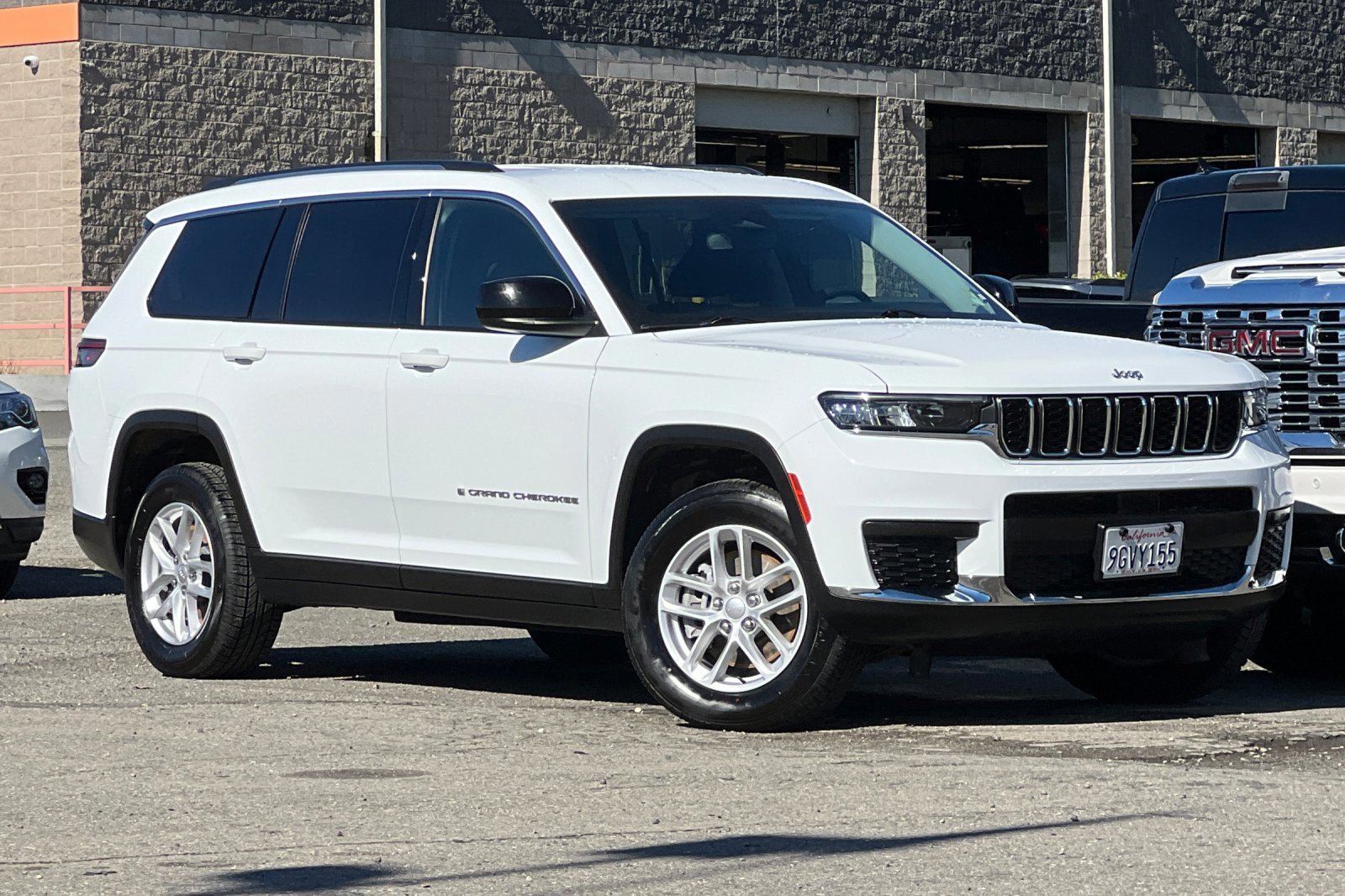 Used 2023 Jeep Grand Cherokee L Laredo image 8