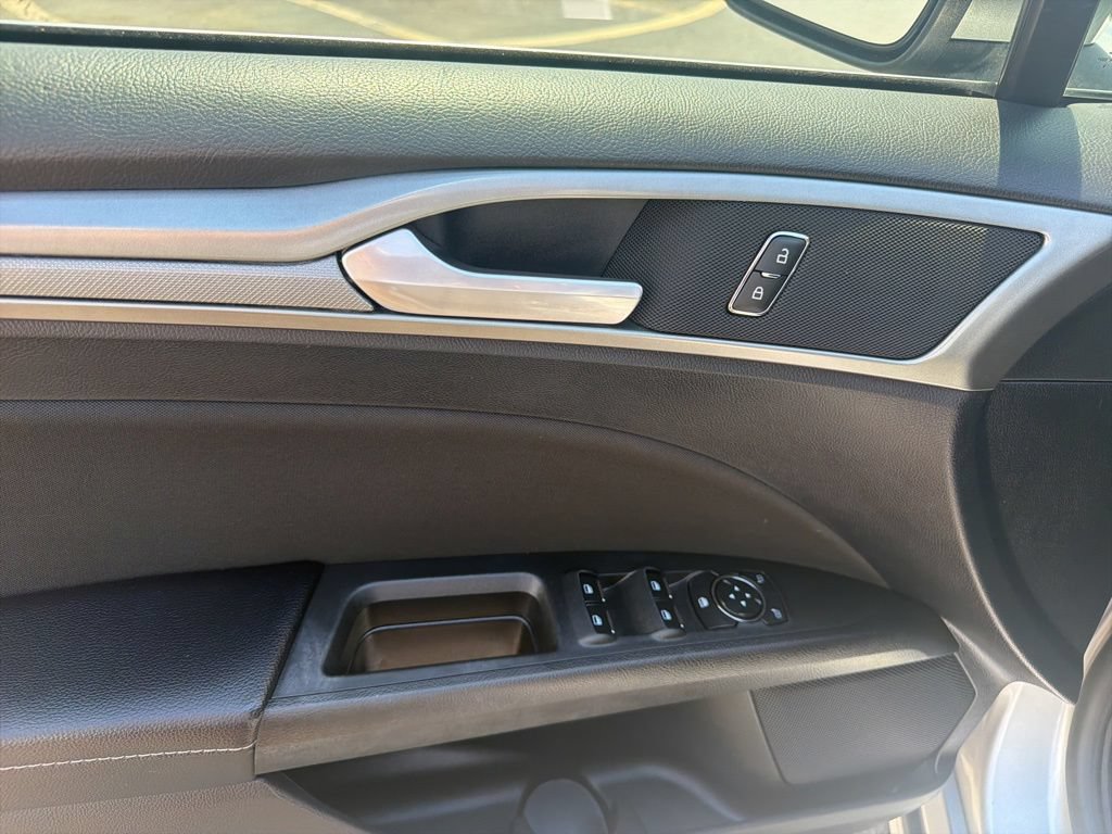 Certified 2020 Ford Fusion SE FWD image 22