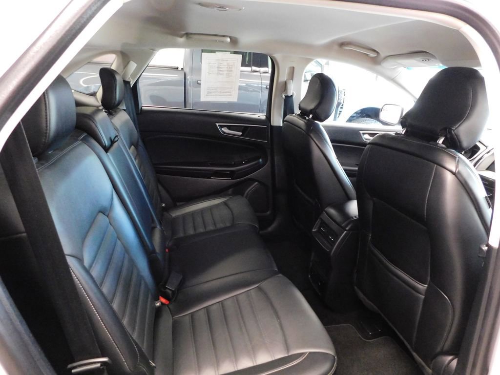 Certified 2018 Ford Edge SEL w/ Equipment Group 201A AWD/4WD image 38