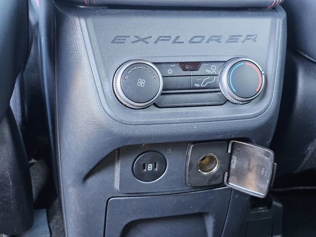 Certified 2025 Ford Explorer ST-Line image 19