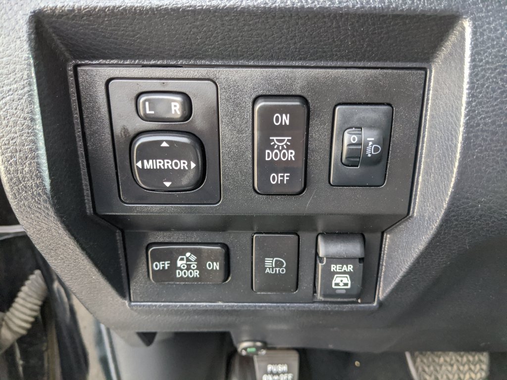 Used 2020 Toyota Tundra SR5 w/ SR5 Upgrade Package AWD/4WD image 13