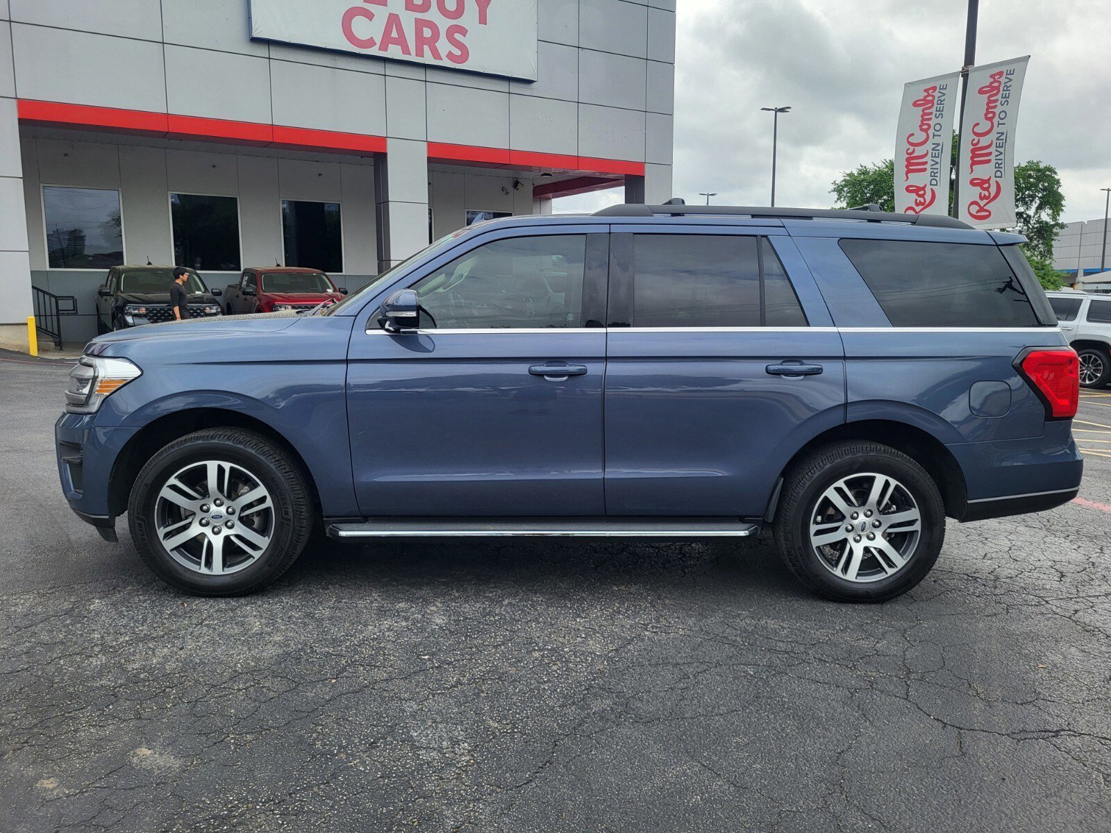 Certified 2023 Ford Expedition XLT image 6