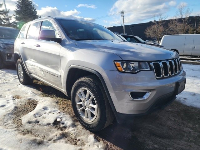 Used 2020 Jeep Grand Cherokee Laredo image 1