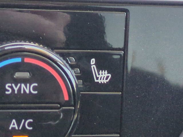 Used 2024 Nissan Pathfinder SV w/ Black Appearance Package image 22