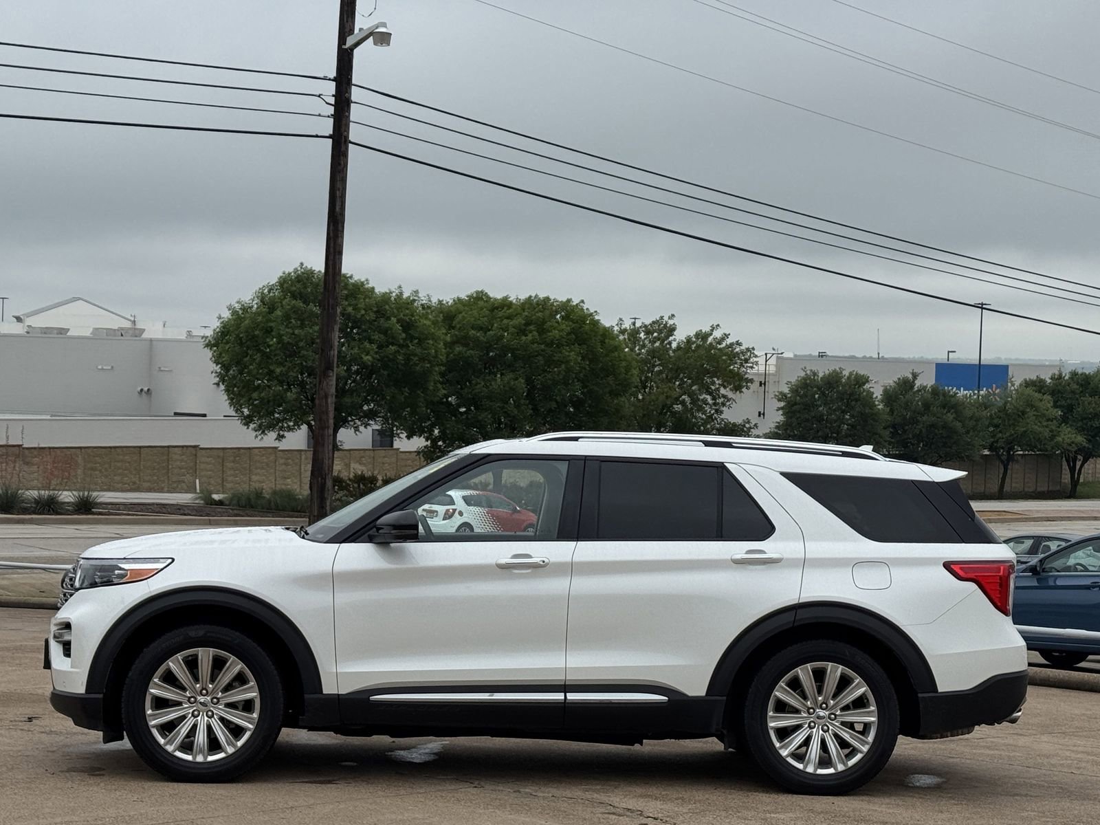 Certified 2022 Ford Explorer Limited w/ Limited Technology Package RWD image 7