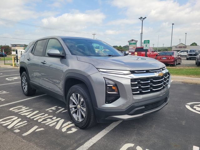 Used 2025 Chevrolet Equinox LT FWD image 3