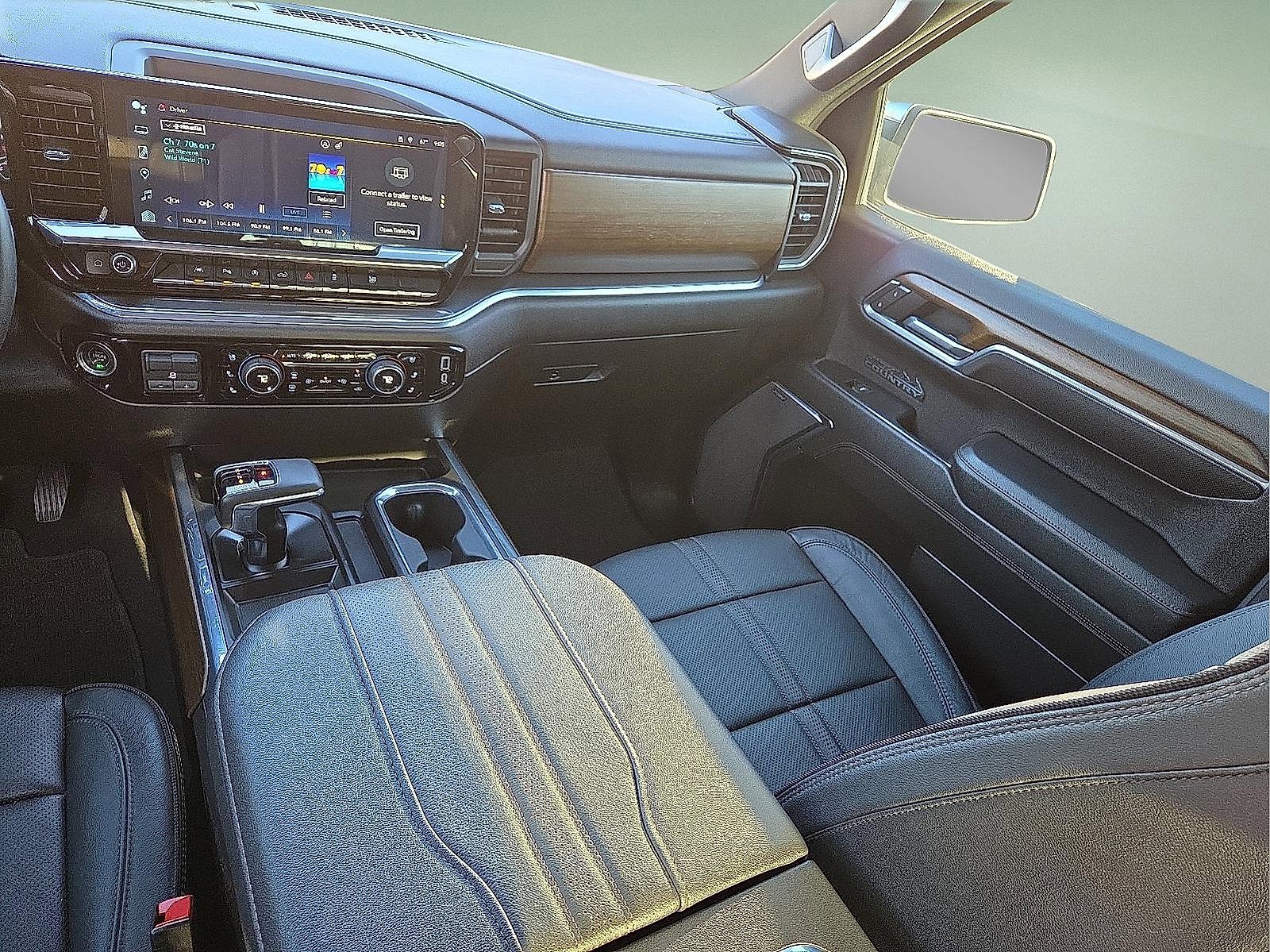 Used 2024 Chevrolet Silverado 1500 High Country w/ Technology Package image 12