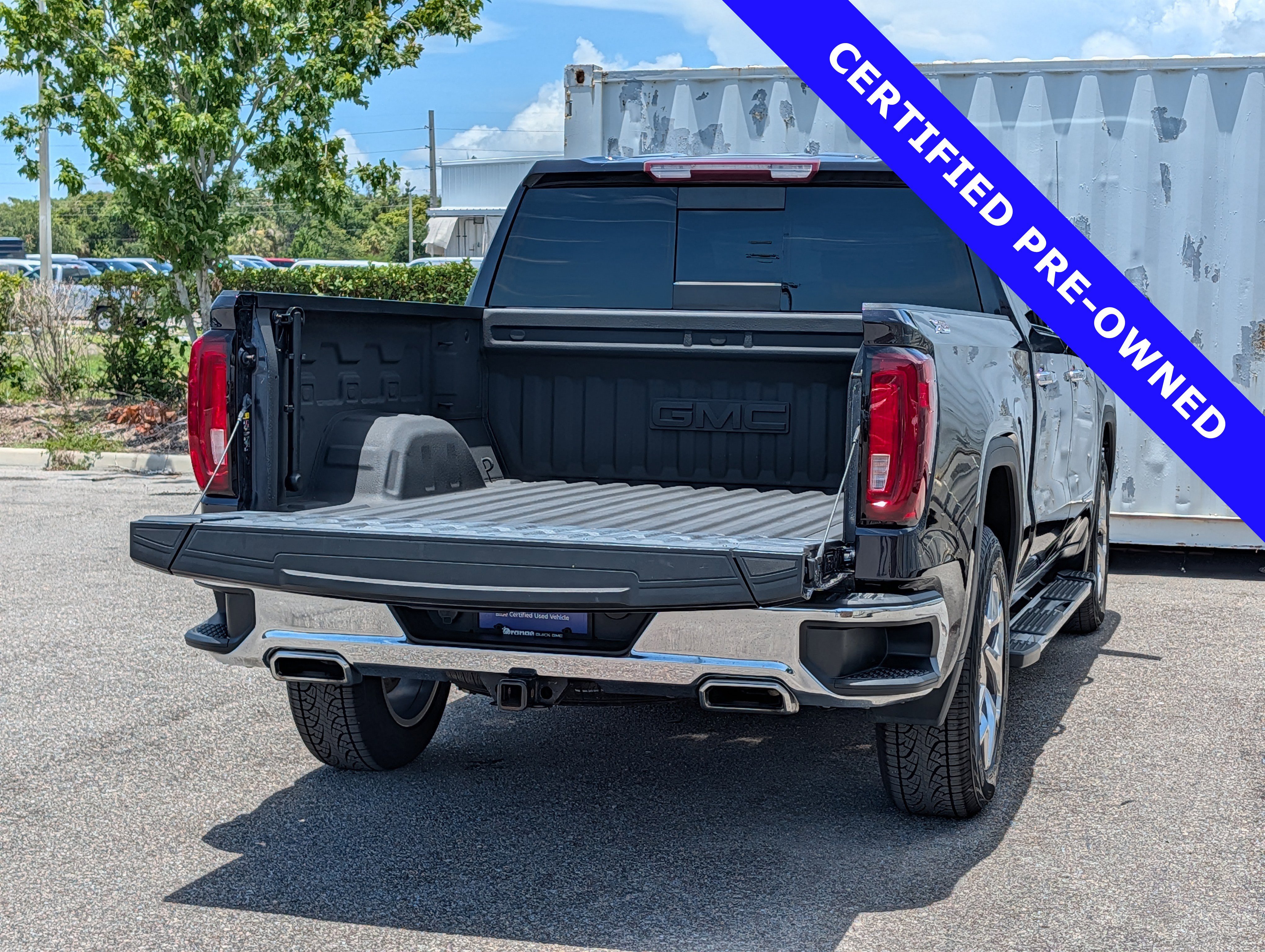 Used 2023 GMC Sierra 1500 SLT w/ SLT Premium Package AWD/4WD image 13