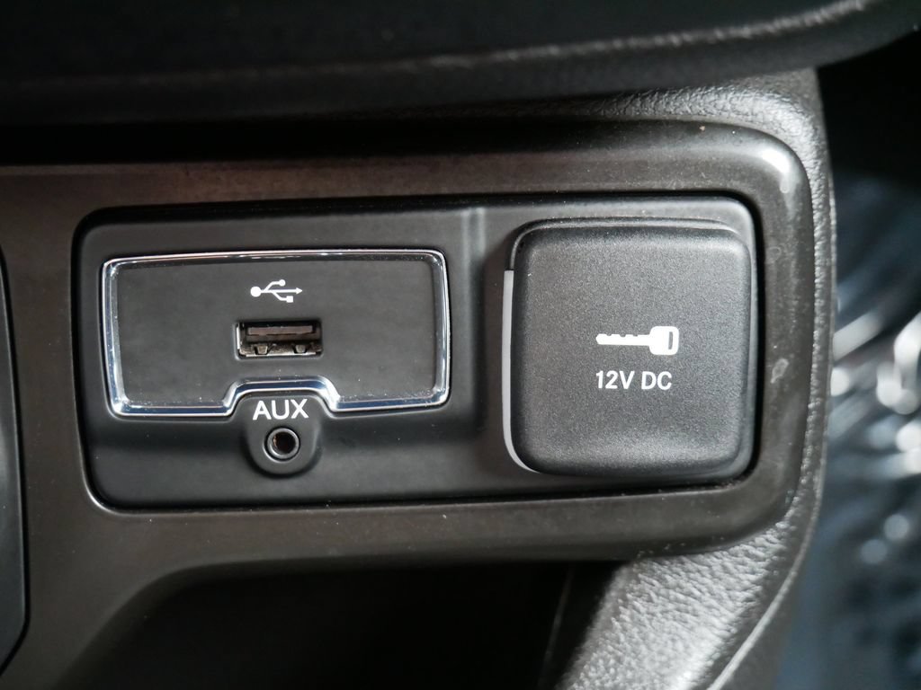 Used 2020 Jeep Renegade Latitude w/ Cold Weather Group AWD/4WD image 26