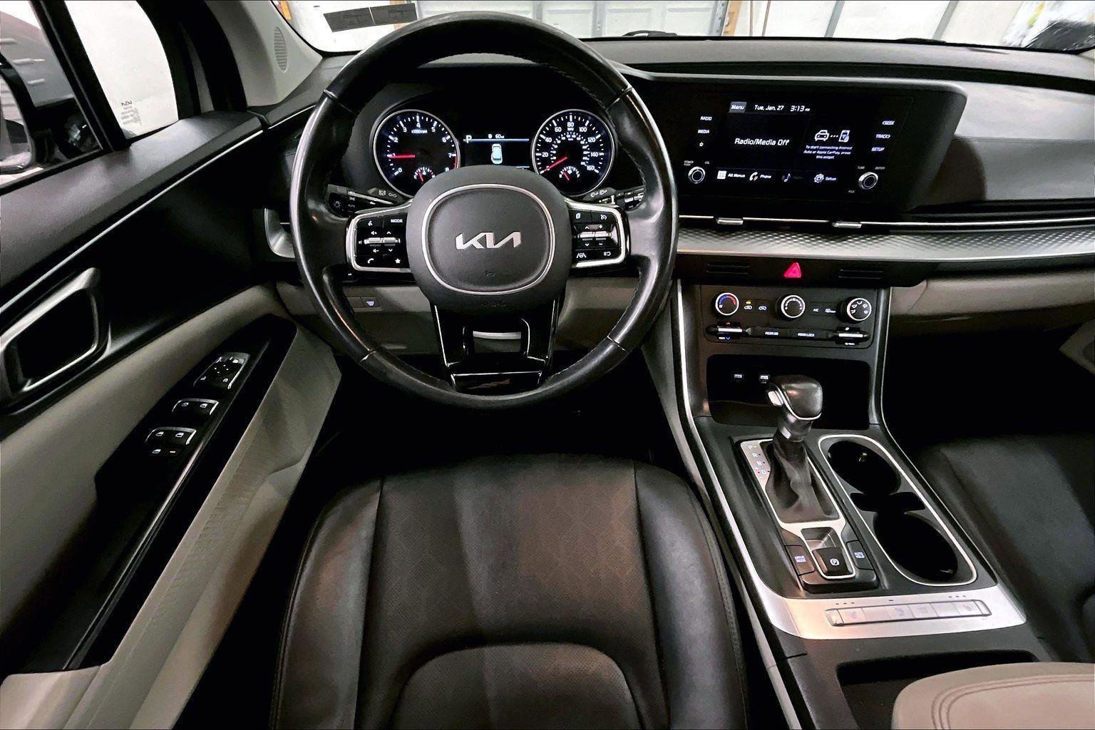 Used 2022 Kia Carnival LX image 7