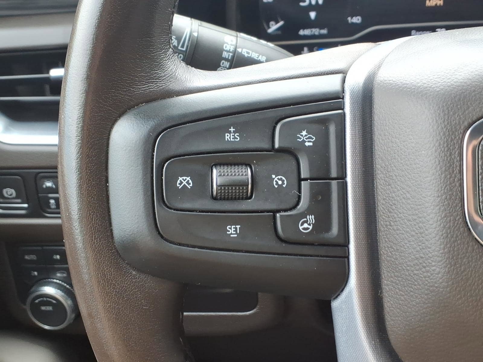Used 2022 GMC Yukon XL SLT w/ SLT Premium Package AWD/4WD image 16