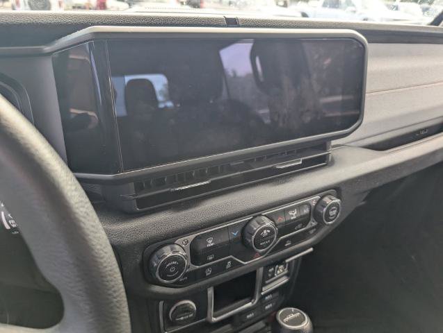 Used 2024 Jeep Gladiator Sport AWD/4WD image 16