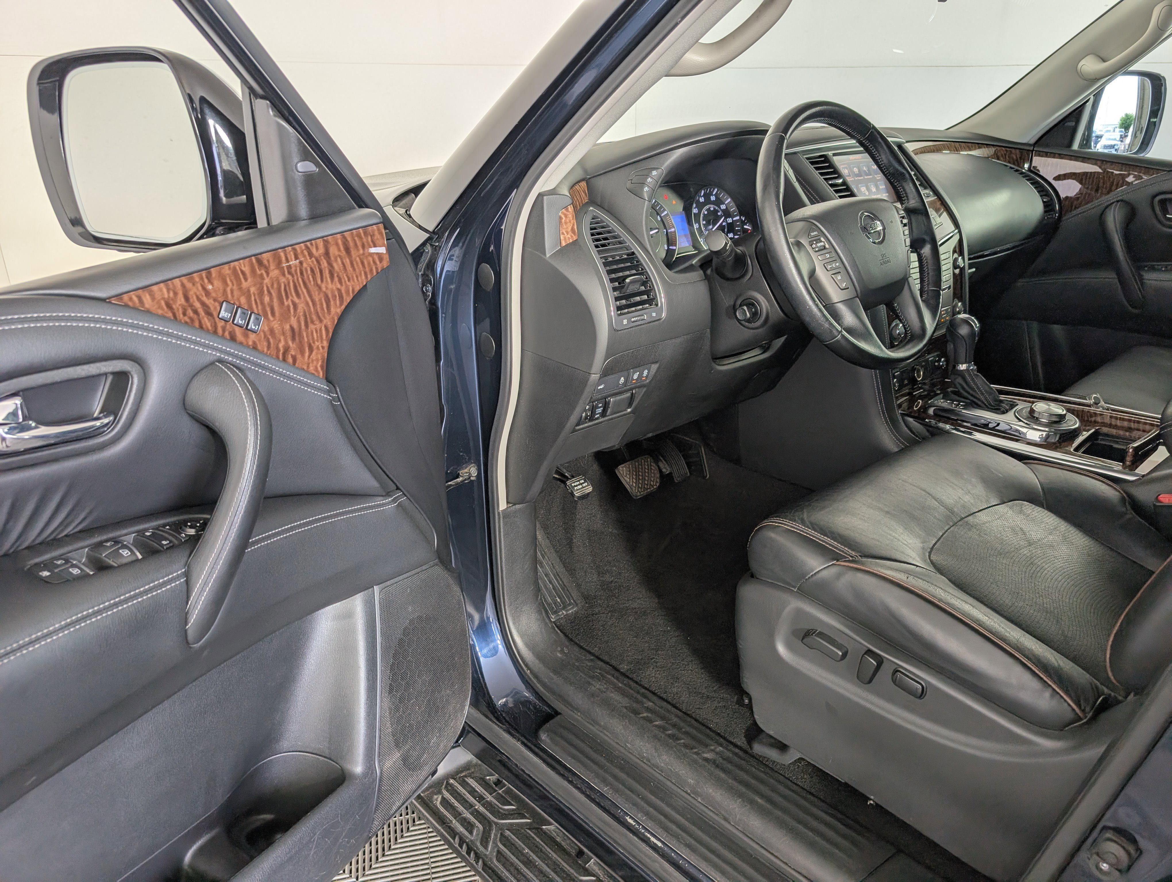 Used 2019 Nissan Armada Platinum image 11