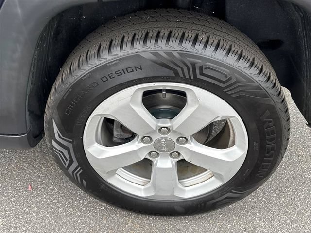 Used 2018 Jeep Compass Latitude w/ Cold Weather Group AWD/4WD image 10