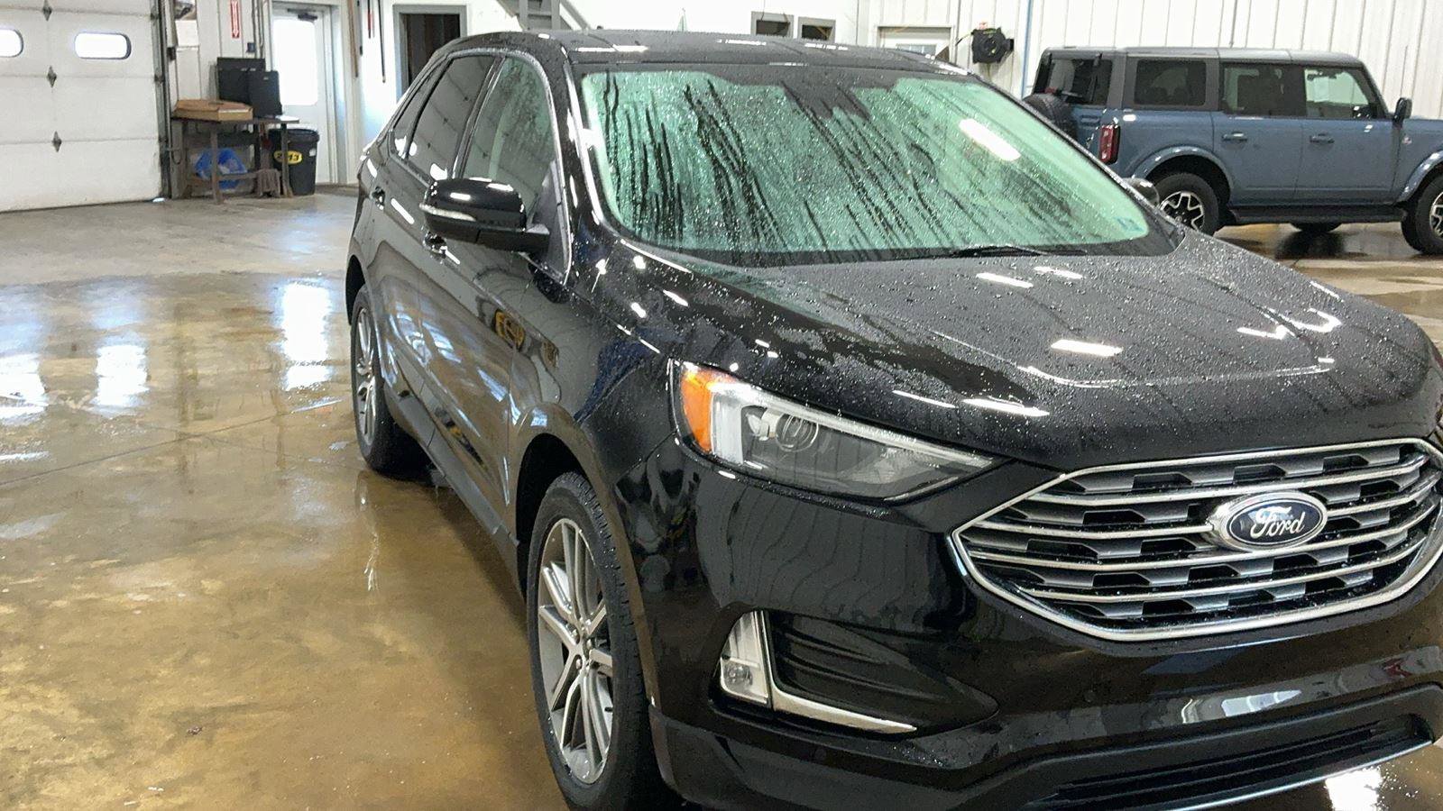 Certified 2023 Ford Edge Titanium image 3