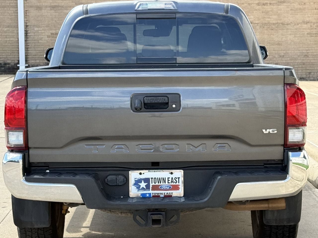 Used 2018 Toyota Tacoma TRD Off-Road AWD/4WD image 6