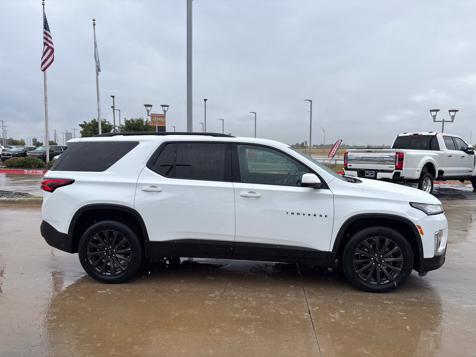Used 2024 Chevrolet Traverse RS FWD image 18
