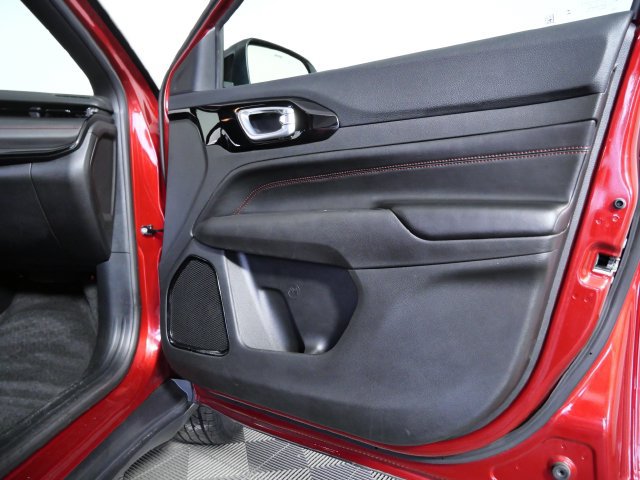 Used 2025 Jeep Compass Trailhawk AWD/4WD image 9