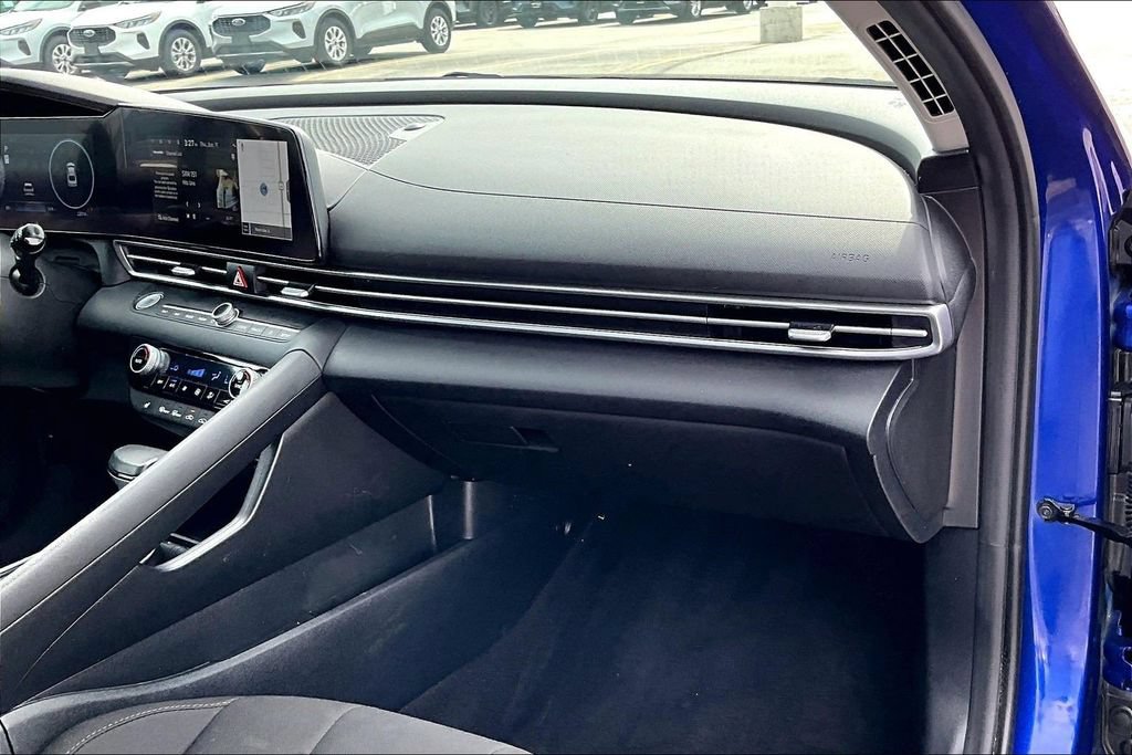 Used 2025 Hyundai Elantra SEL FWD image 15