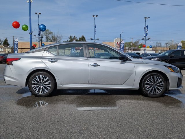 Used 2024 Nissan Altima 2.5 SV FWD image 3