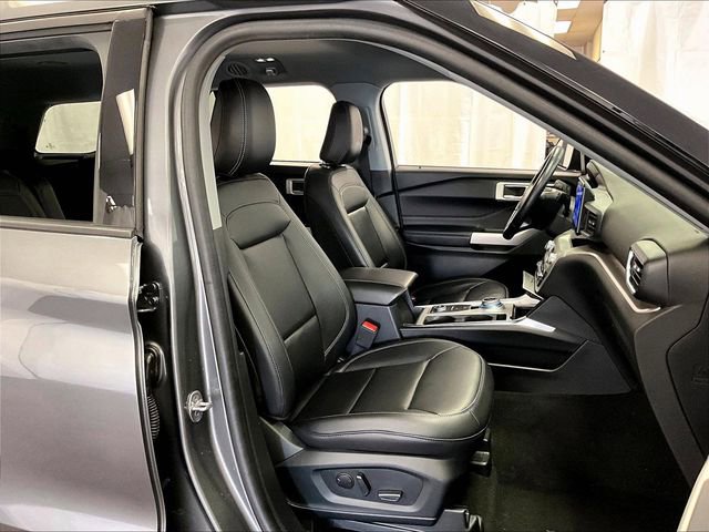 Certified 2022 Ford Explorer XLT w/ Equipment Group 202A AWD/4WD image 7