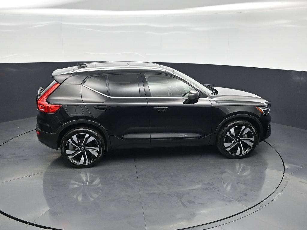 Used 2025 Volvo XC40 B5 Plus AWD/4WD image 41