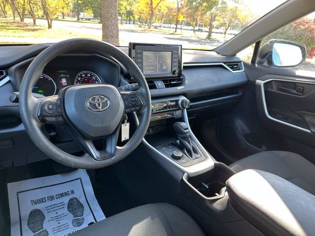 Used 2022 Toyota RAV4 LE AWD/4WD image 3