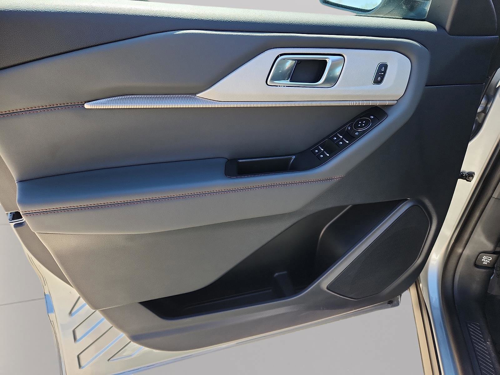 Certified 2025 Ford Explorer Active w/ Active Comfort Package image 10