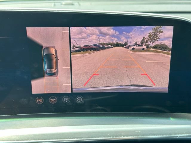Used 2024 Cadillac Lyriq Luxury AWD/4WD image 30