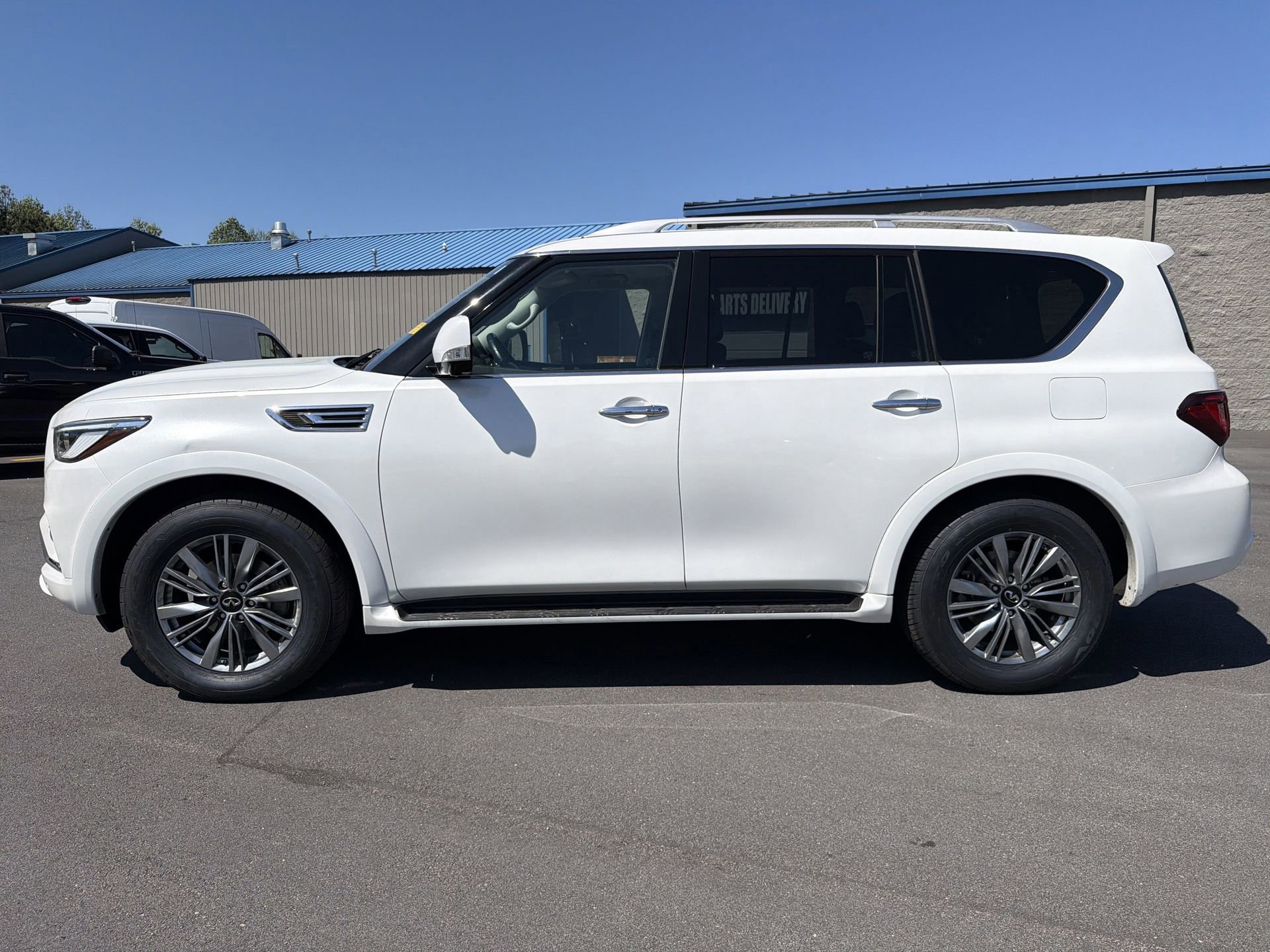 Used 2024 INFINITI QX80 Luxe image 6