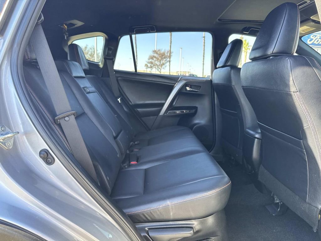 Used 2018 Toyota RAV4 SE w/ Advanced Technology Package image 27