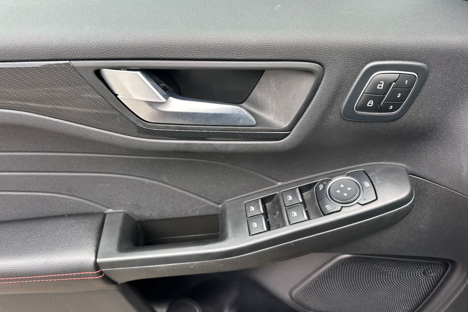 Certified 2023 Ford Escape ST-Line Elite AWD/4WD image 13