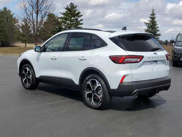 Certified 2025 Ford Escape ST-Line Select w/ Tech Pack #2 AWD/4WD image 3