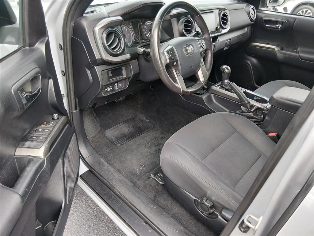 Used 2019 Toyota Tacoma 2WD Double Cab image 10