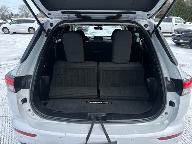 Used 2022 Mitsubishi Outlander ES image 24