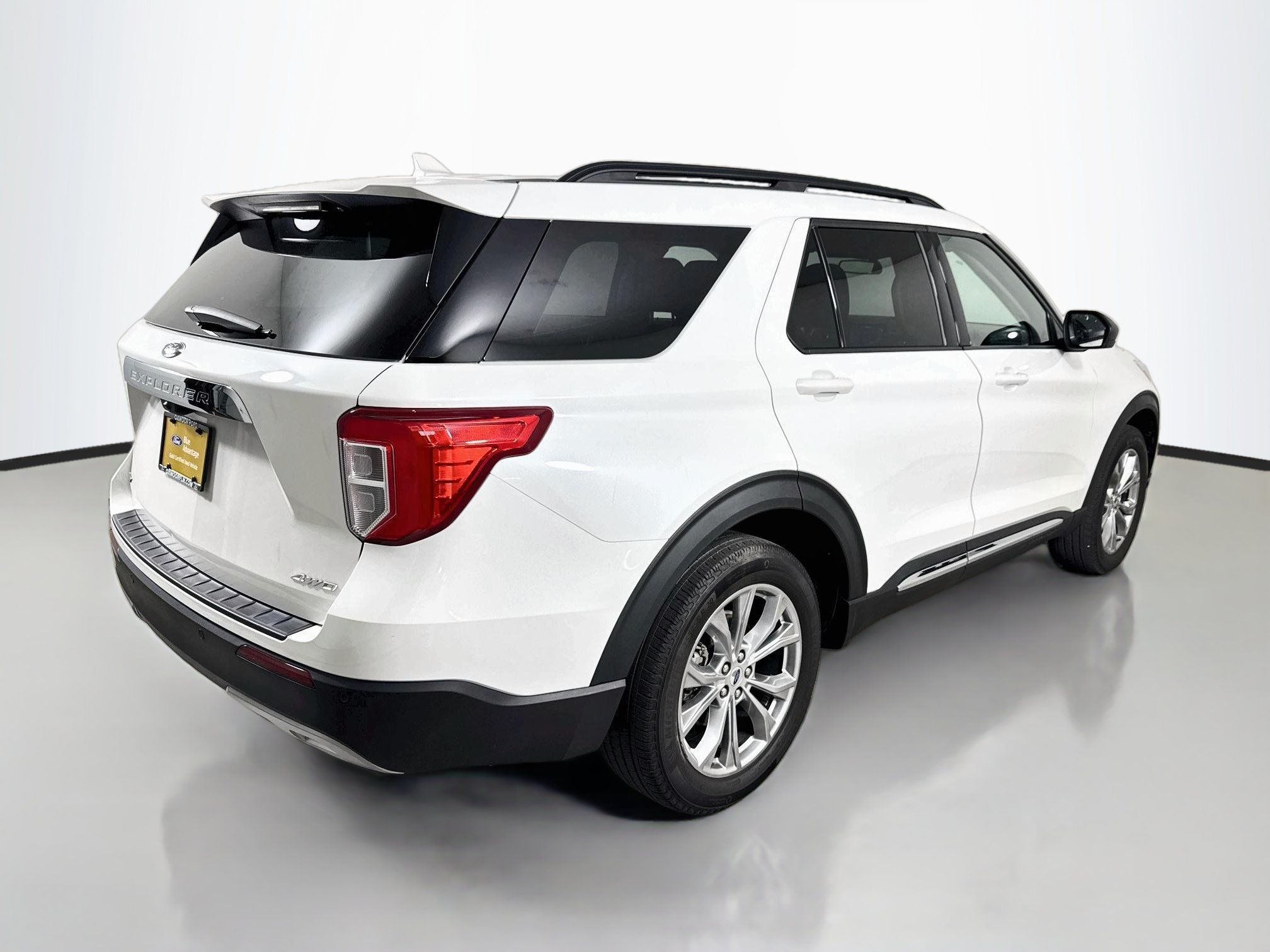 Certified 2023 Ford Explorer XLT w/ Equipment Group 202A AWD/4WD image 7
