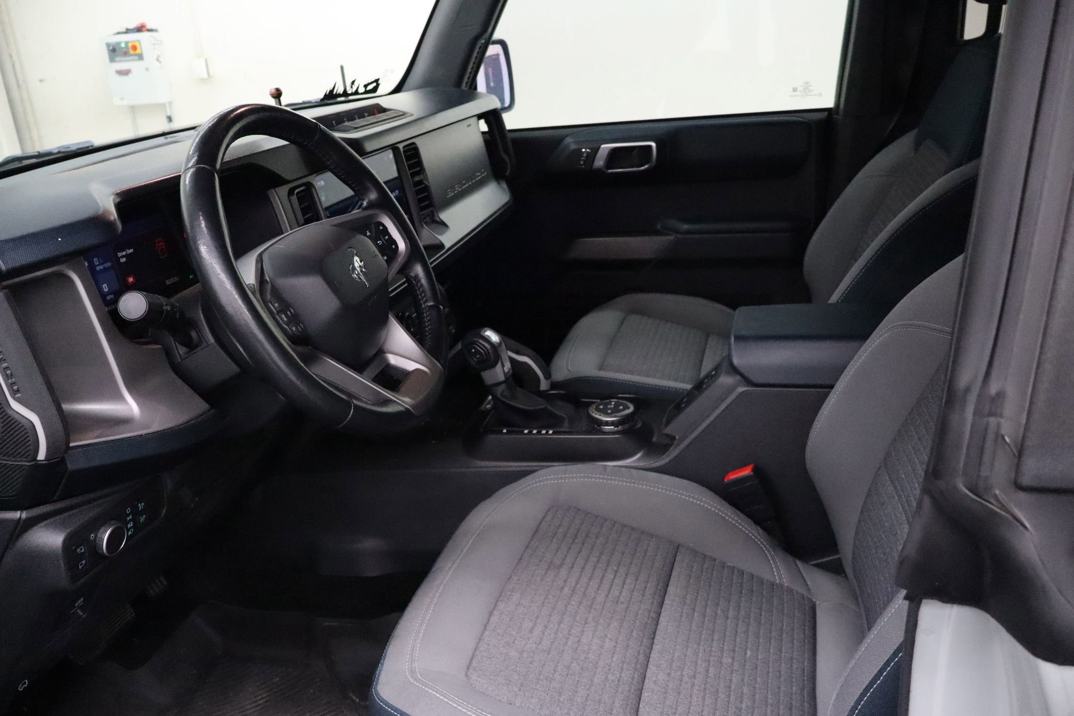 Certified 2021 Ford Bronco Outer Banks w/ Sasquatch Package image 32