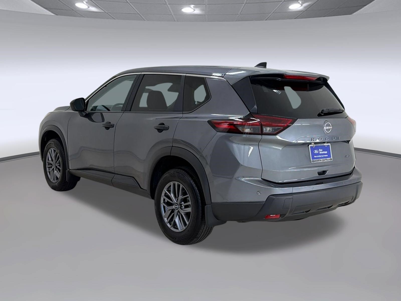 Used 2025 Nissan Rogue S AWD/4WD image 3
