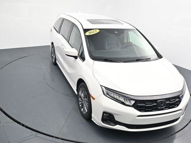 Used 2025 Honda Odyssey Touring image 18