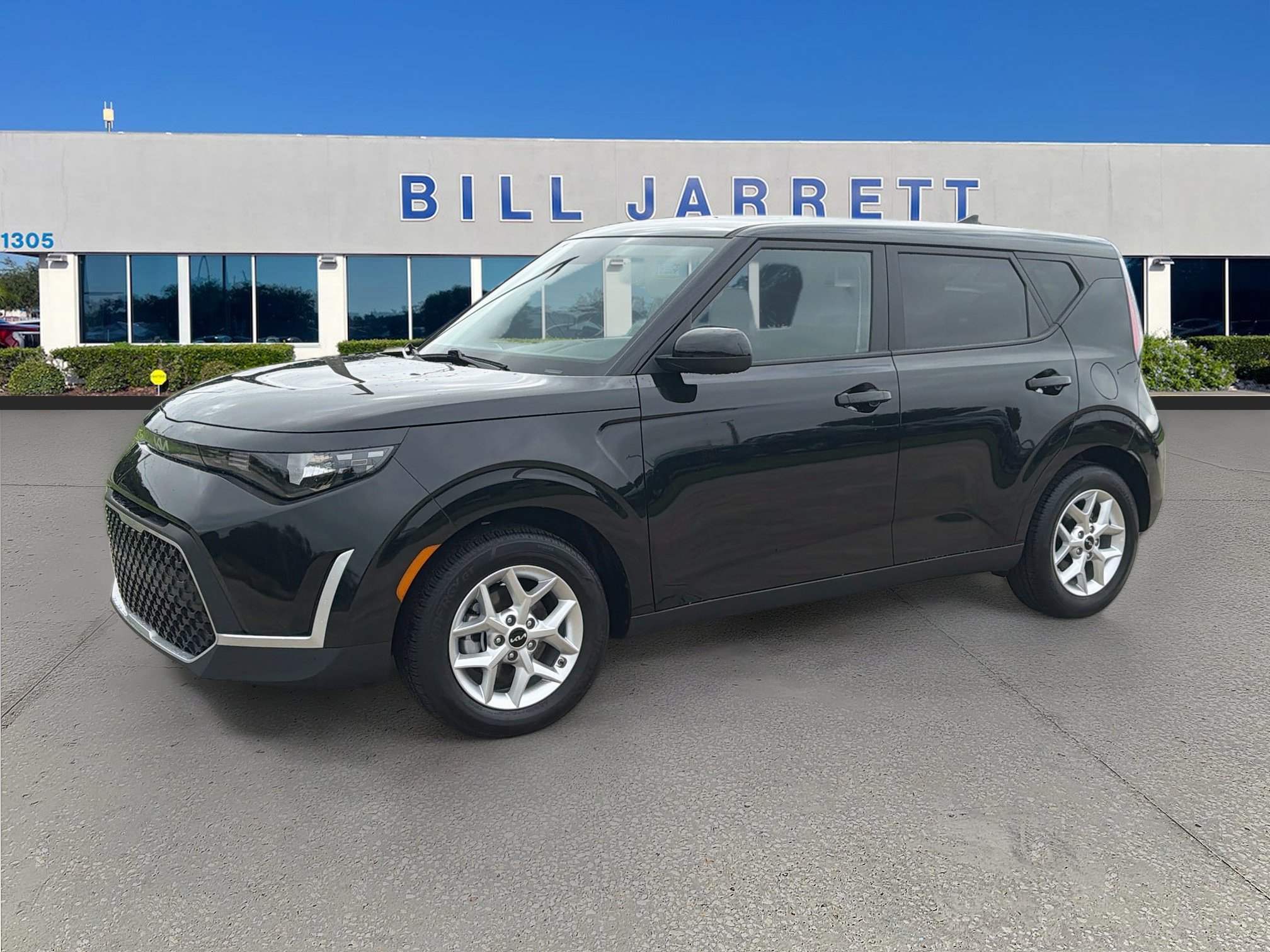 Used 2025 Kia Soul LX w/ LX Technology Package FWD image 3