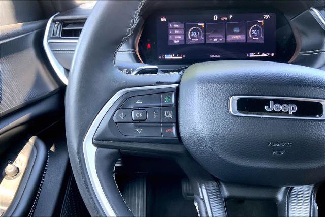 Used 2025 Jeep Grand Cherokee Altitude AWD/4WD image 24