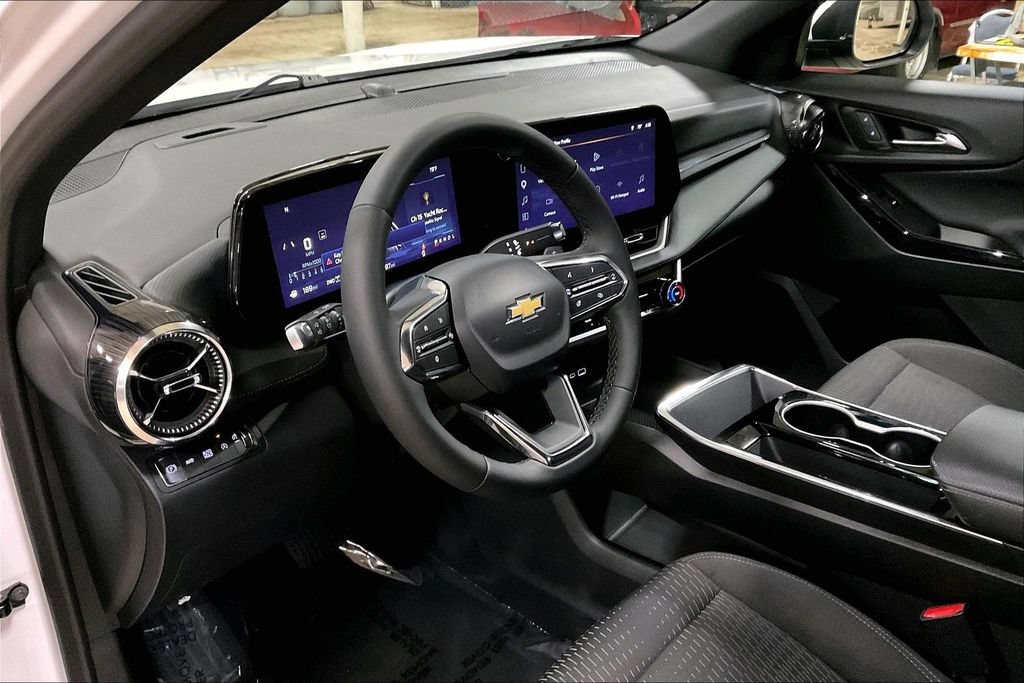 Used 2025 Chevrolet Equinox LT AWD/4WD image 13