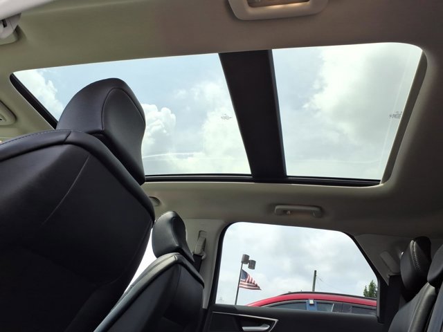 Certified 2024 Ford Edge SEL w/ Convenience Package AWD/4WD image 2