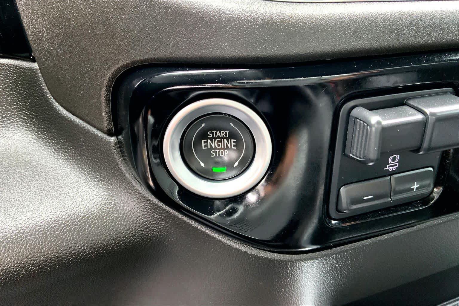 Used 2023 Chevrolet Silverado 1500 LTZ AWD/4WD image 32