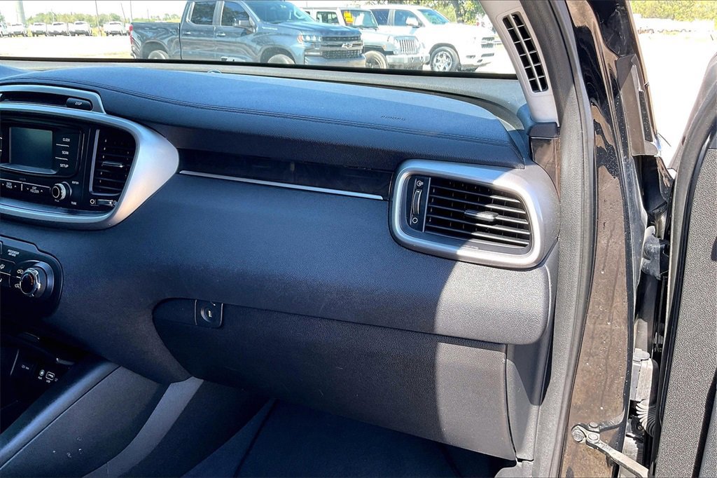 Used 2018 Kia Sorento LX image 23