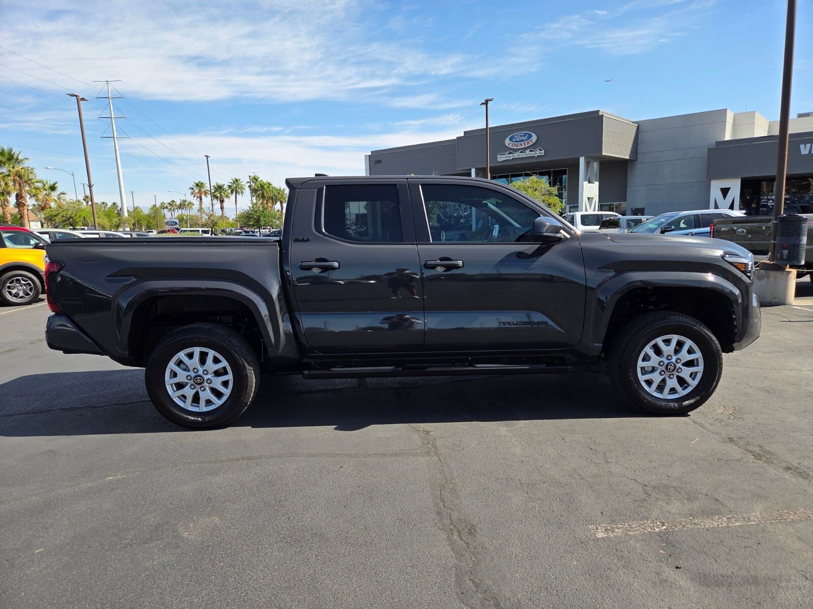 Used 2025 Toyota Tacoma SR5 AWD/4WD image 7