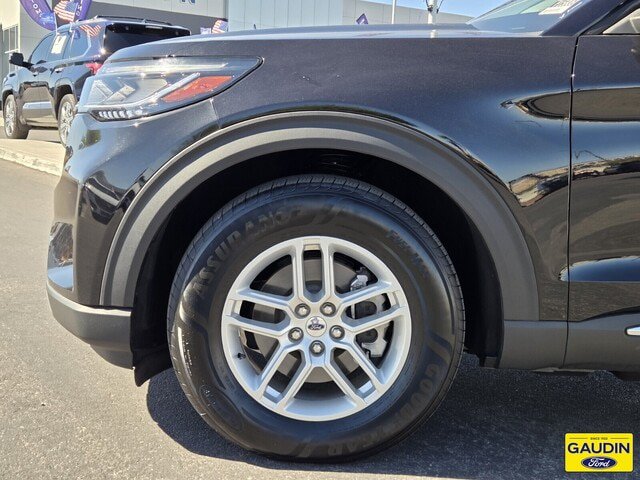 Certified 2025 Ford Explorer Active w/ Active Comfort Package RWD image 10